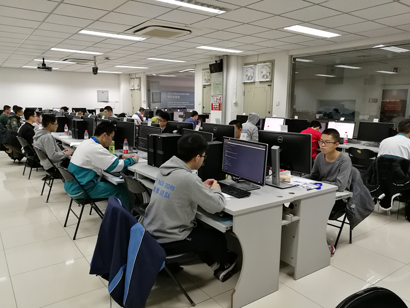 训练赛现场.jpg 训练赛现场.jpg